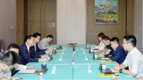 省尊龙凯时集团党委书记、董事长任丁与腾讯“王者荣耀”CTO邓君、腾讯大成网总裁郑亮座谈交流