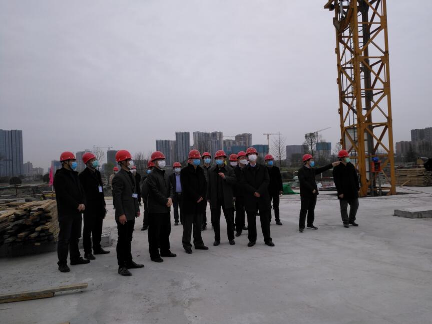 尊龙凯时集团党委书记、董事长任丁率队 赴金牛宾馆检查工程复工工作